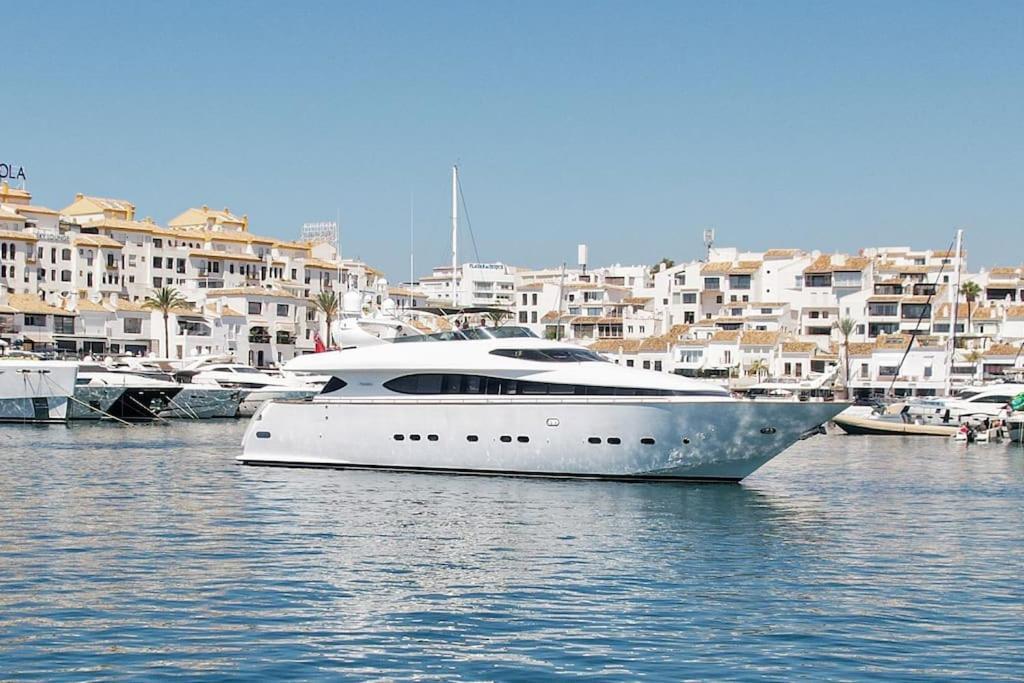 Super Yacht Located In Puerto Banus Hotel Marbella Exterior foto